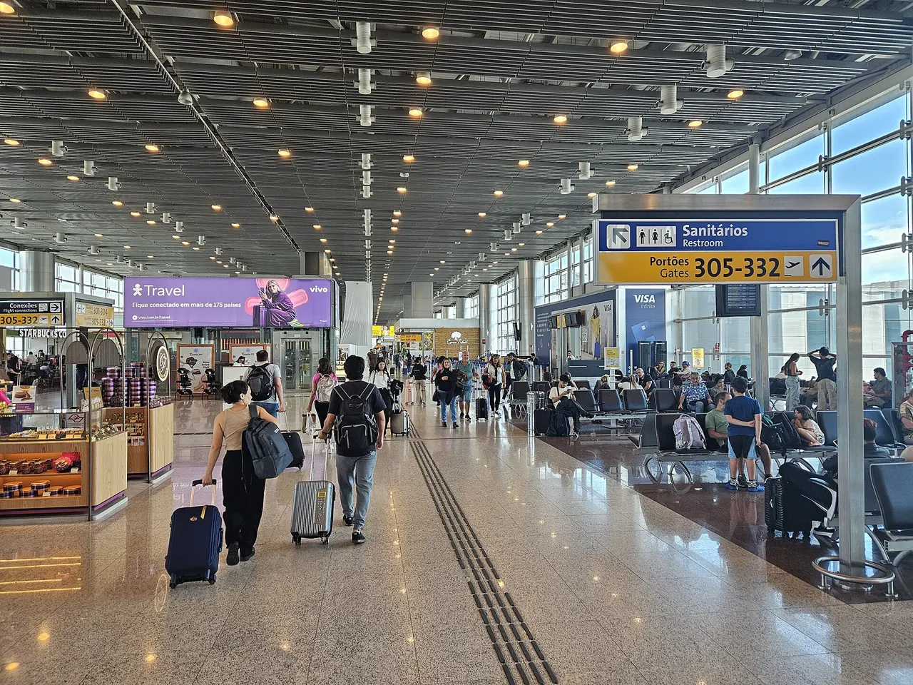 Havalimanı dış hatlar bekleme salonu